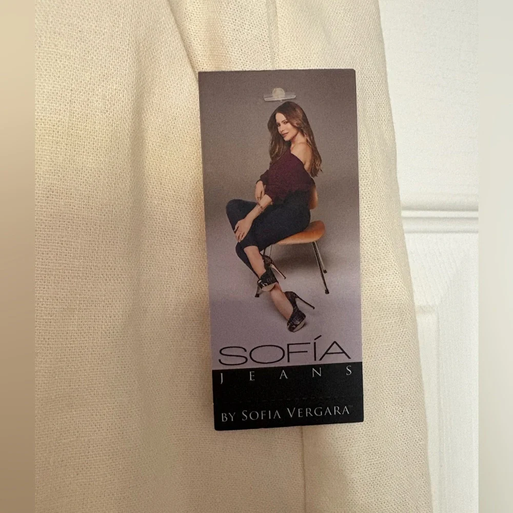 Sofia Jeans by Sofia Vergara linen shorts beige - Picture 6 of 6